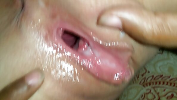 Сексуальна блондинка відкриває еротика mp4 свої кицькі губи для великого мускулистого чувака