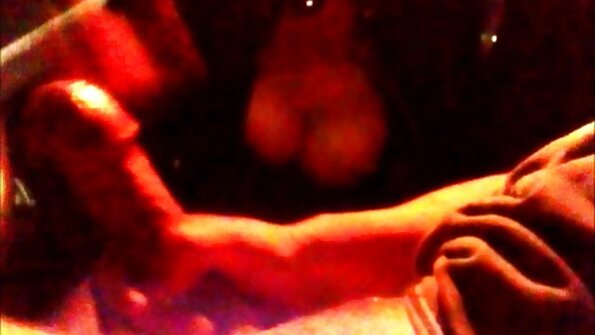 Брюнетку анально вдарив чувак на еротика видео онлайн диван